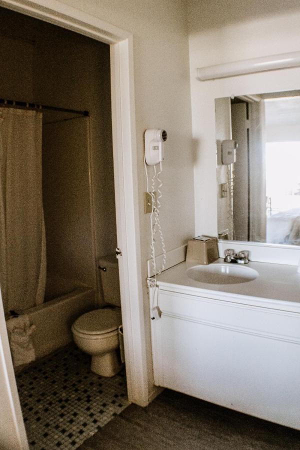 Devonshire Motel Rosamond