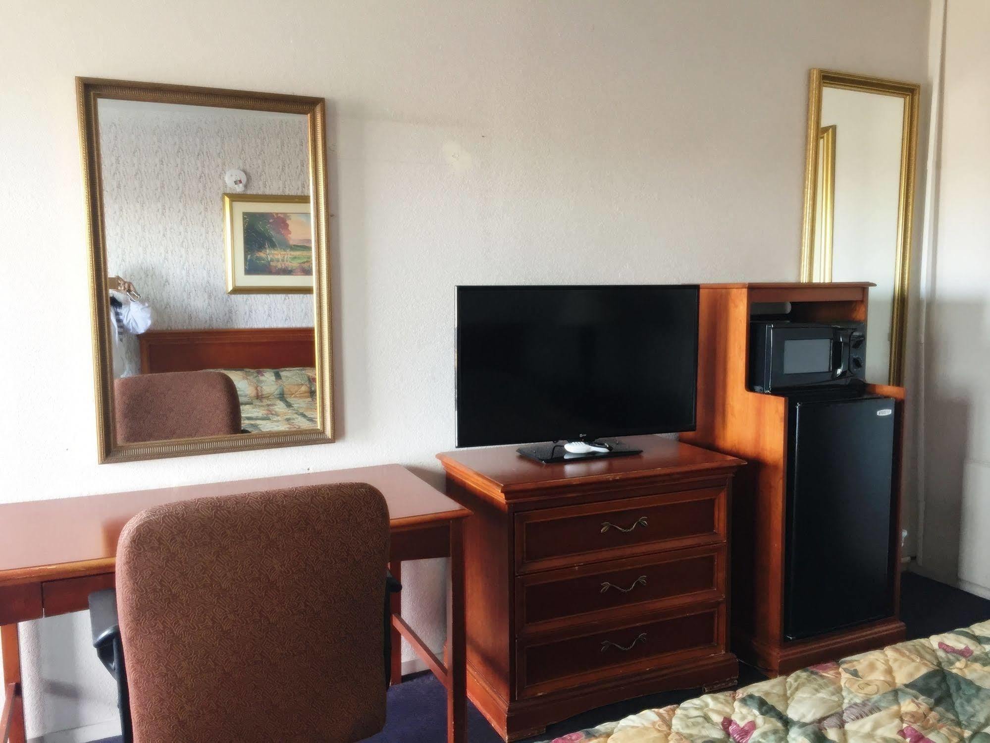 Devonshire Motel 2*